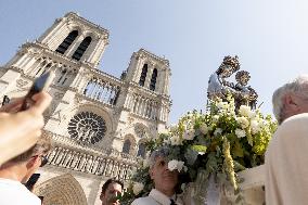 Assumption procession at Notre-Dame de Paris Cathedral - Paris AJ