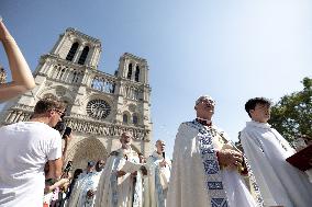 Assumption procession at Notre-Dame de Paris Cathedral - Paris AJ