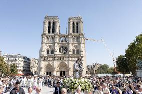 Assumption procession at Notre-Dame de Paris Cathedral - Paris AJ
