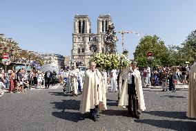 Assumption procession at Notre-Dame de Paris Cathedral - Paris AJ