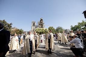 Assumption procession at Notre-Dame de Paris Cathedral - Paris AJ