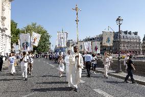 Assumption procession at Notre-Dame de Paris Cathedral - Paris AJ