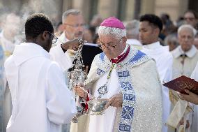 Assumption procession at Notre-Dame de Paris Cathedral - Paris AJ