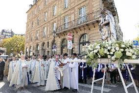 Assumption procession at Notre-Dame de Paris Cathedral - Paris AJ