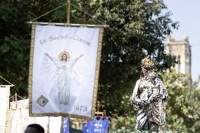 Assumption procession at Notre-Dame de Paris Cathedral - Paris AJ