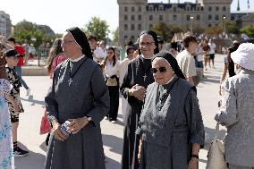 Assumption procession at Notre-Dame de Paris Cathedral - Paris AJ