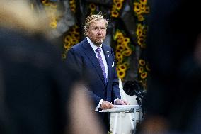 King Willem-Alexander and PM Schoof Commemorate 80th Anniversary of WWII End - The Hague