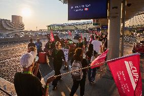 Air Canada Flight Attendants Strike at Toronto Airport - Canada