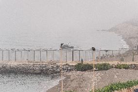 Hundreds Of Migrants Try To Swim Into Ceuta On A Night Of High Migratory Pressure - Spain
