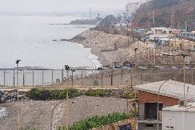 Hundreds Of Migrants Try To Swim Into Ceuta On A Night Of High Migratory Pressure - Spain