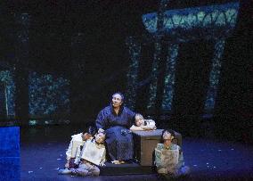 Stage play on 1944 sinking of Tsushima-maru ship