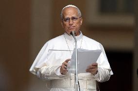 Pope Leo XIV recites the Angelus in Castelgandolfo - Rome
