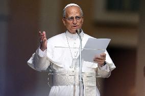 Pope Leo XIV recites the Angelus in Castelgandolfo - Rome