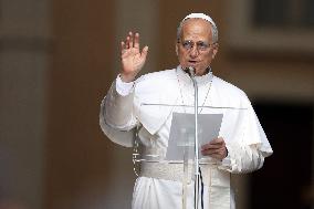 Pope Leo XIV recites the Angelus in Castelgandolfo - Rome