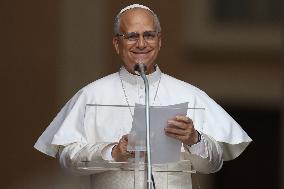 Pope Leo XIV recites the Angelus in Castelgandolfo - Rome