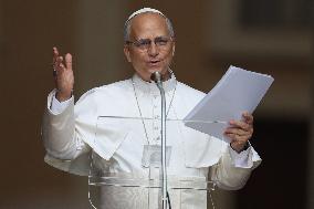 Pope Leo XIV recites the Angelus in Castelgandolfo - Rome