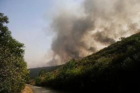 Yeres-Llamas Fire Advances Toward Ponferrada Evacuations Underway - Spain