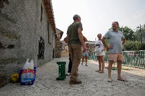 Yeres-Llamas Fire Advances Toward Ponferrada Evacuations Underway - Spain