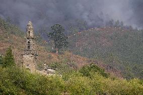 Larouco Fire Crosses Sil River into Lugo - Spain
