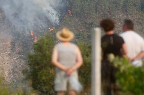 Larouco Fire Crosses Sil River into Lugo - Spain