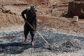 Salt Harvest Declines Sharply - Iraq
