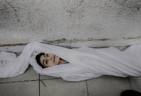 Families Mourn Airstrike Victims - Gaza