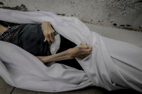 Families Mourn Airstrike Victims - Gaza