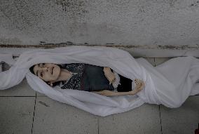 Families Mourn Airstrike Victims - Gaza