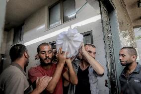 Families Mourn Airstrike Victims - Gaza