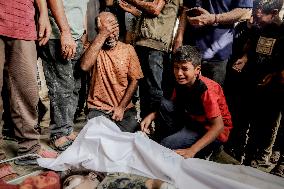 Families Mourn Airstrike Victims - Gaza