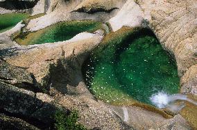 FRANCE. CORSE-DU-SUD (2A) BAVELLA MASSIF. THE NATURAL POOLS OF PURCARACCIA ARE AMONG THE MOST BEAUTIFUL ON THE ISLAND. FORMED BY