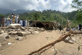 At Least 300 Killed in Pakistan Floods