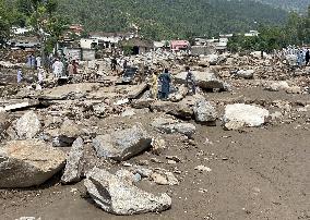 At Least 300 Killed in Pakistan Floods