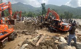 At Least 300 Killed in Pakistan Floods