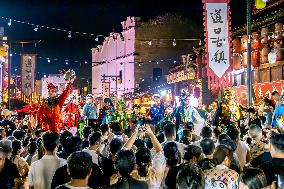 Stilt Walking Performance in Anyang