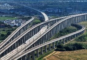 Nanchang-Jiujiang High-speed Railway Trial-run EMU
