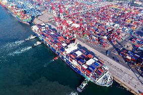 Container Shipping in Qingdao Port