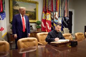 Trump Meets President Zelenskyy and European Leaders - Washington