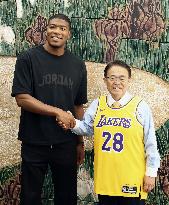 Basketball: Hachimura visits Aichi gov.
