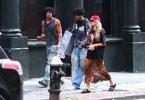 Heidi Klum and Kids Move to College Shop in Soho - NYC