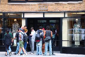 Heidi Klum and Kids Move to College Shop in Soho - NYC
