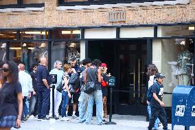 Heidi Klum and Kids Move to College Shop in Soho - NYC