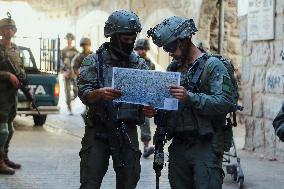 Israeli Army Escorts Settlers - Hebron