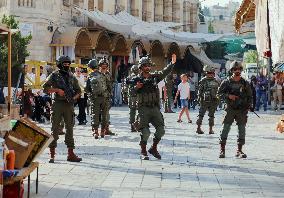 Israeli Army Escorts Settlers - Hebron