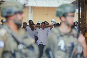 Israeli Army Escorts Settlers - Hebron