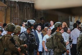 Israeli Army Escorts Settlers - Hebron