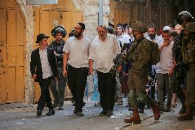Israeli Army Escorts Settlers - Hebron