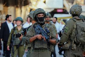 Israeli Army Escorts Settlers - Hebron