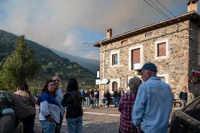 Barniedo de la Reina Fire Nears Containment - Spain