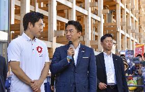 Farm minister, Osaka gov. visit Osaka expo